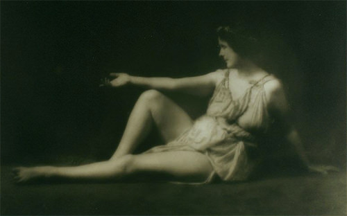 Isadora Duncan in Greek Tunic